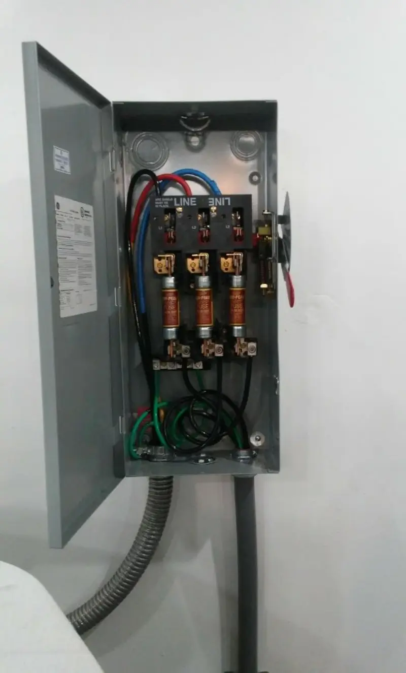 Three-phase disconnect switch installed for Smoke Detector Installation in Fort Stewart